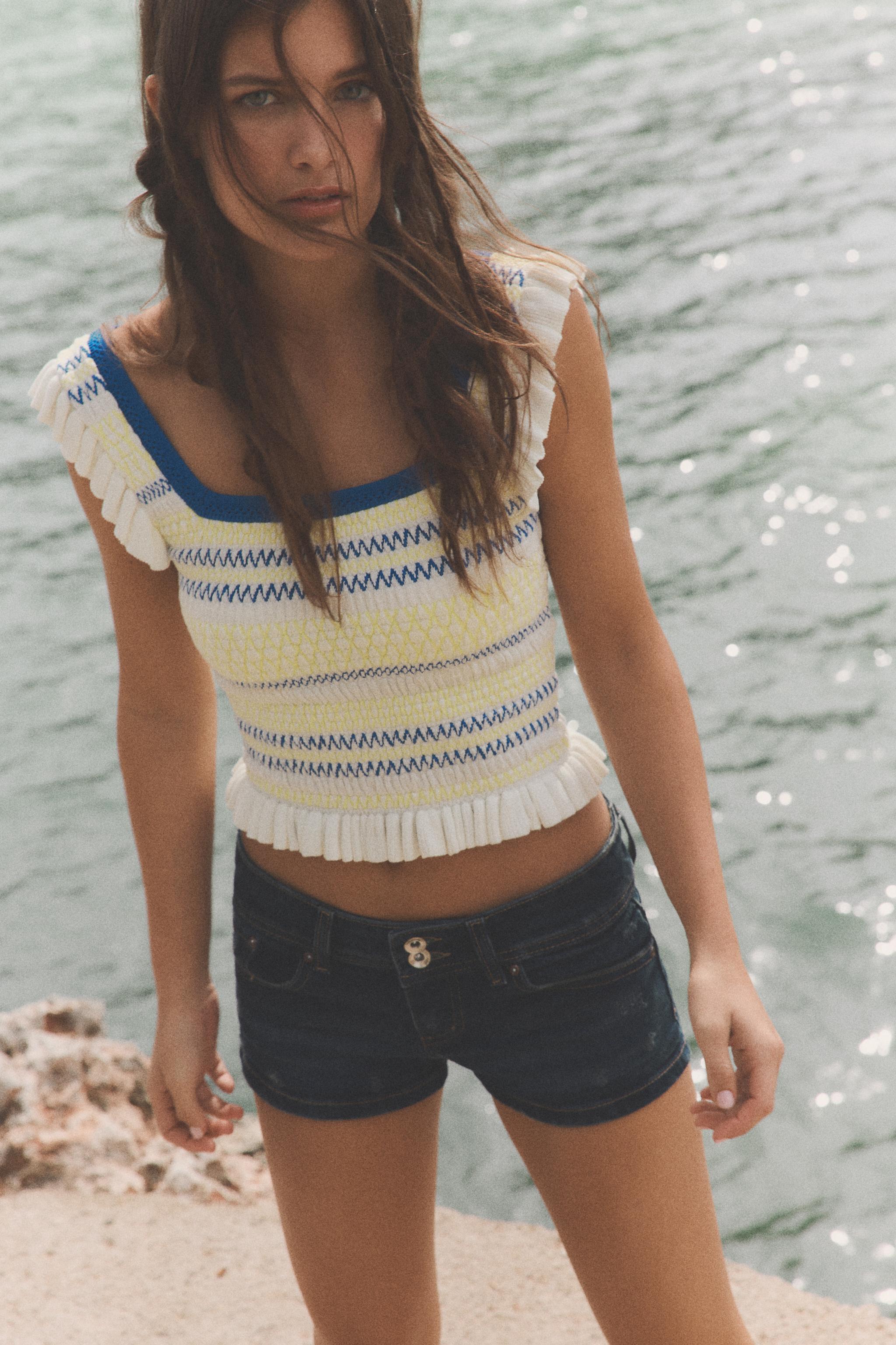STRIPED SMOCKED TOP